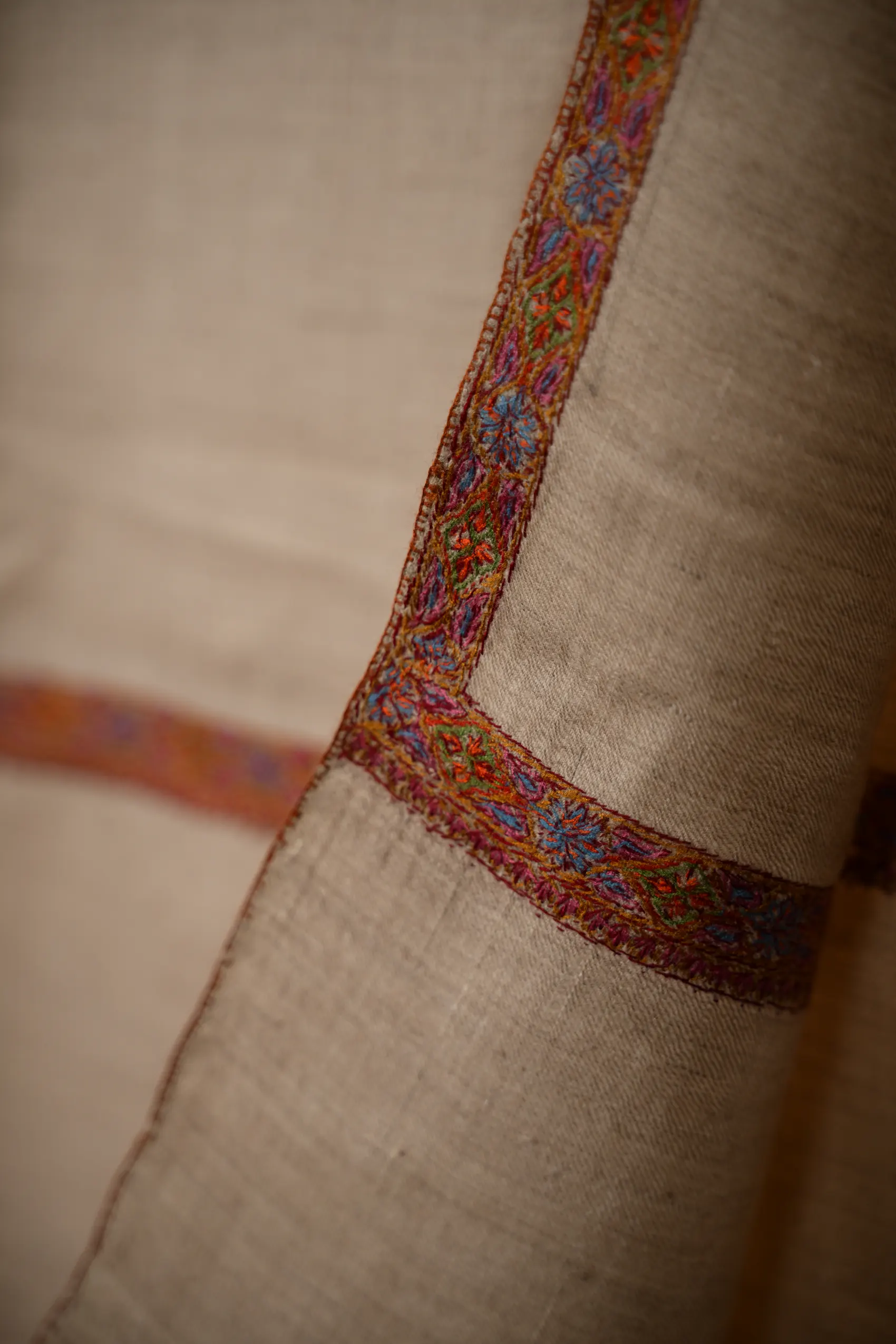 Pure GI-certified cashmere shawl for women