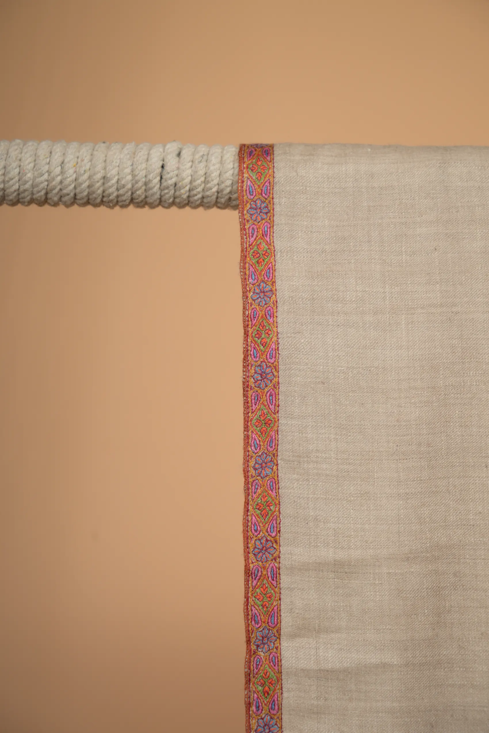 Pure GI-certified cashmere shawl for women