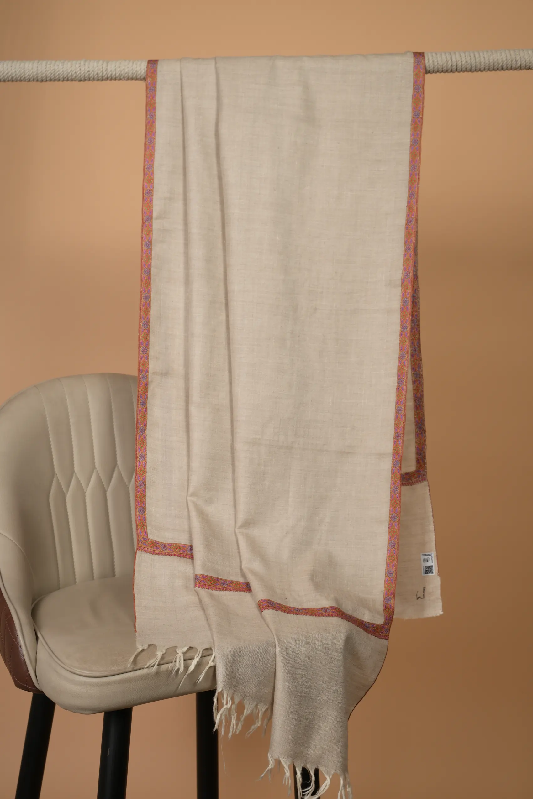 Pure GI-certified cashmere shawl for women