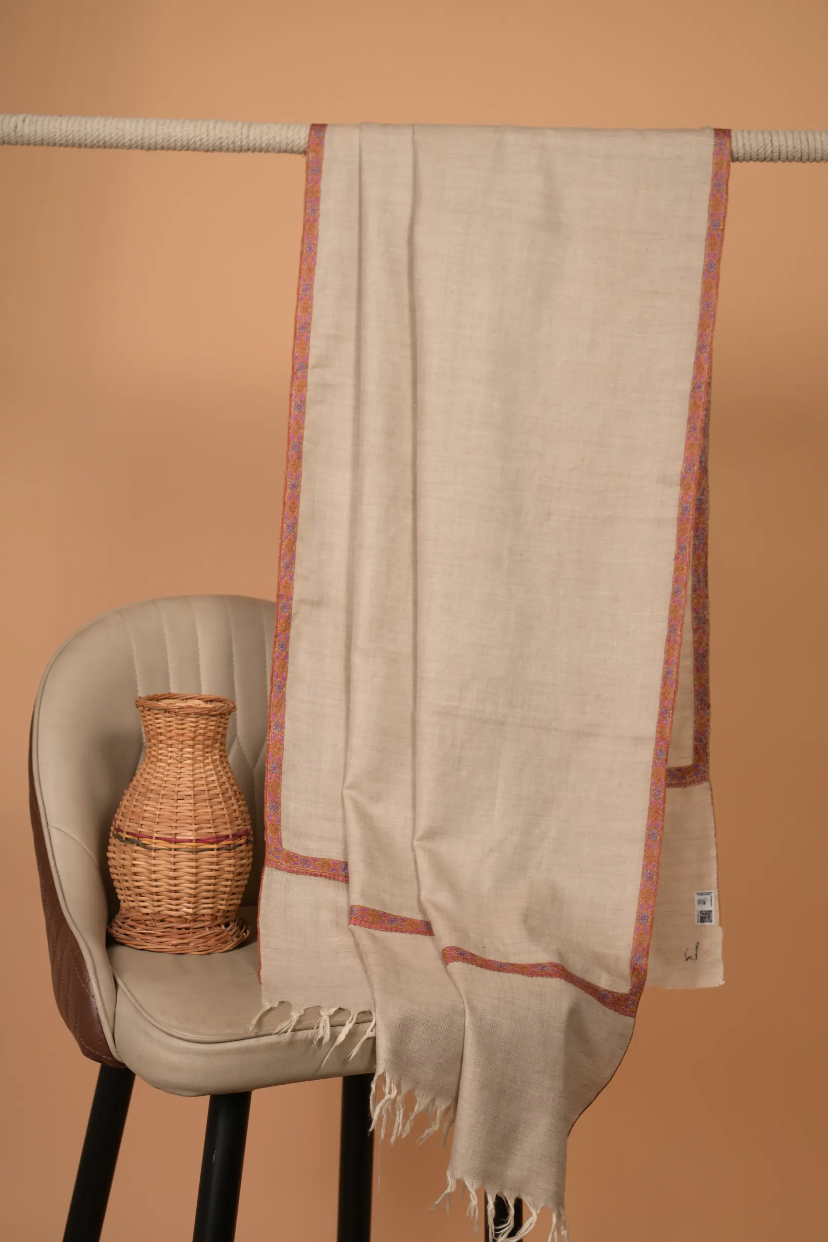 Pure GI-certified cashmere shawl for women