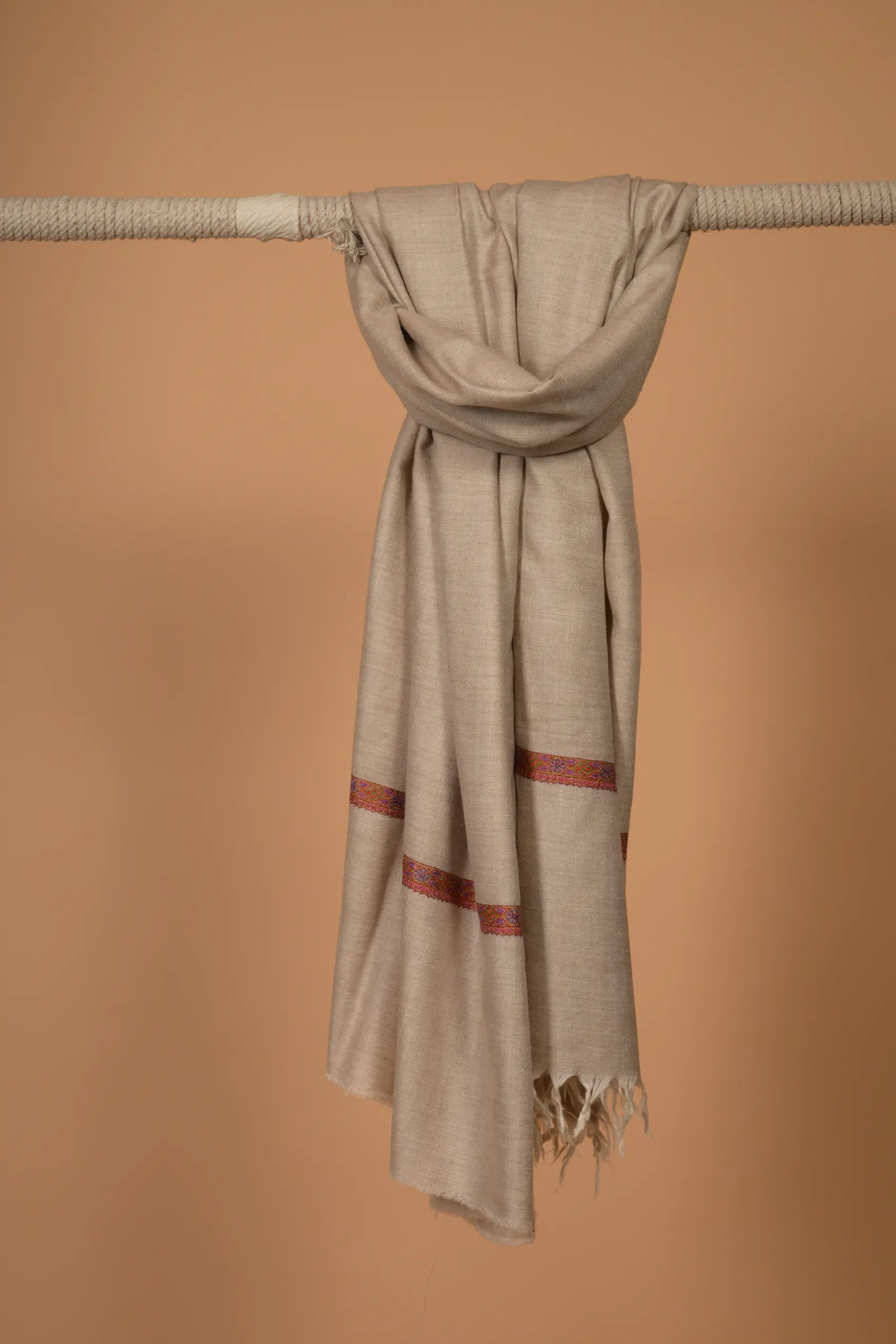 Pure GI-certified cashmere shawl for women