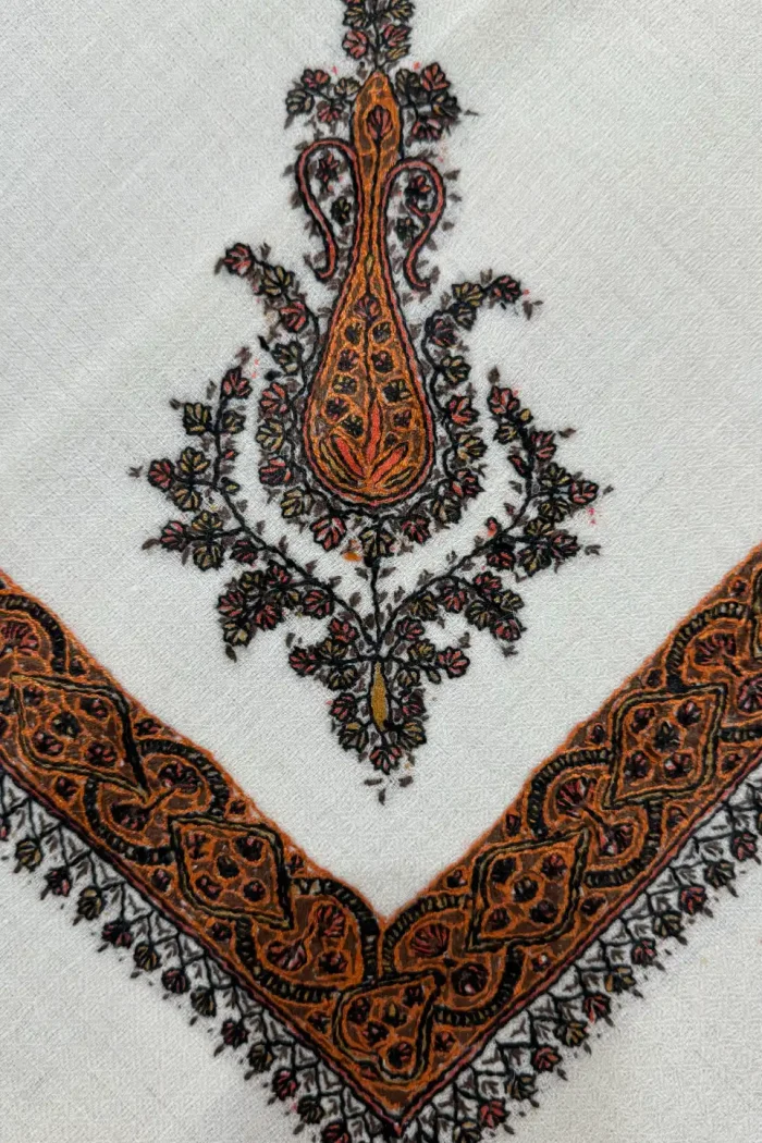 Traditional Yemeni-style pashmina rumal featuring Mawaz (معوز) and Fouta (فوطة) patterns