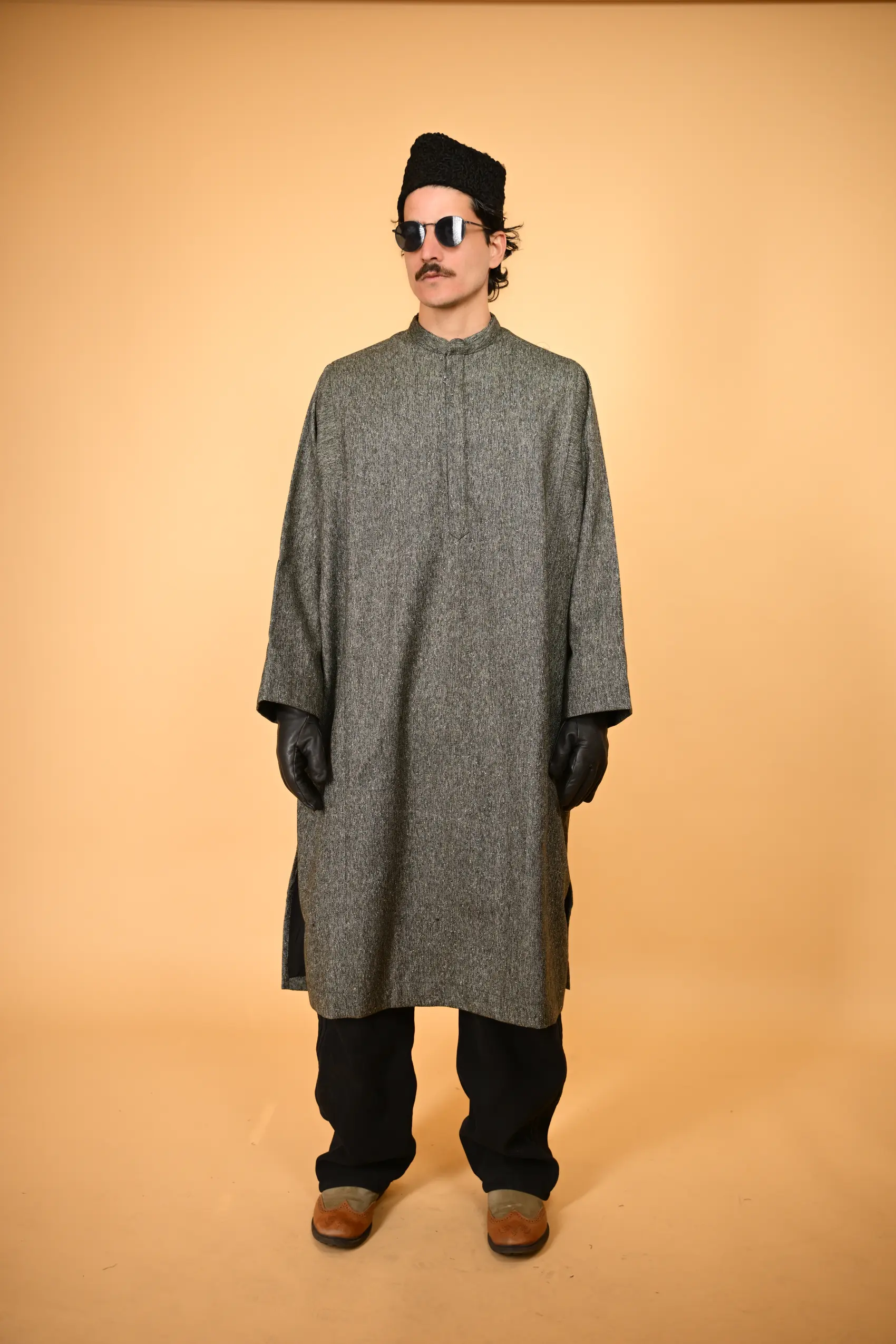 Dark Green Stone Weave Pheran For Men - Image 2