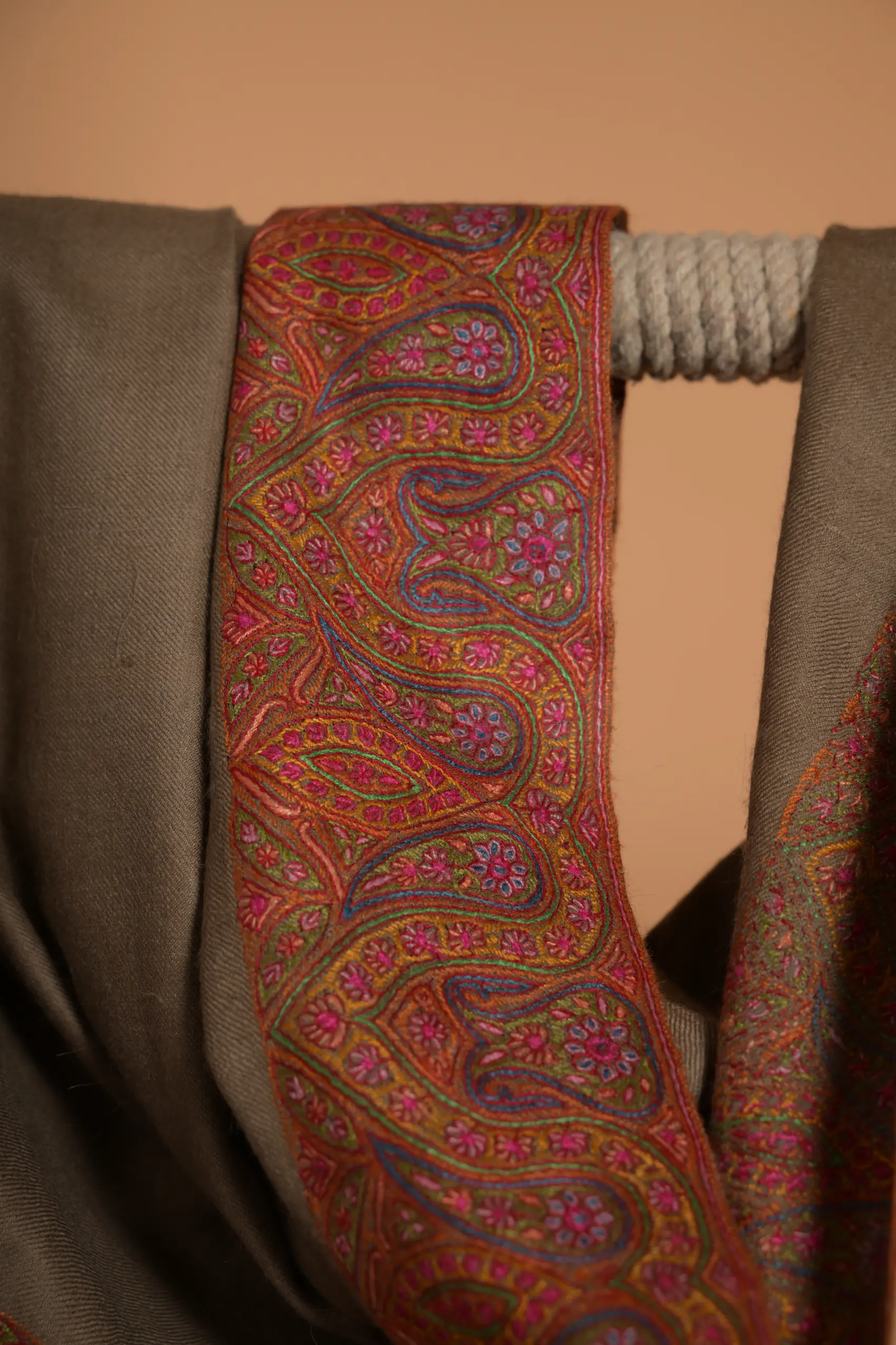 kashmiri pashmina shawl